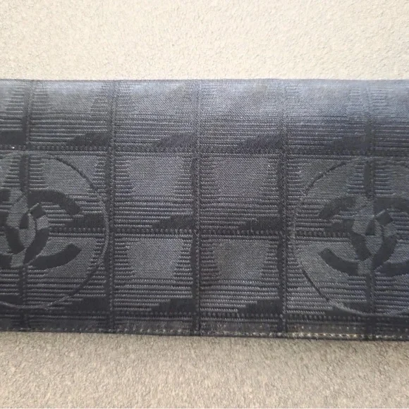 CHANEL Black Travel Line Quilted Bag and Wallet with Generic Bow - Picture 8 of 10